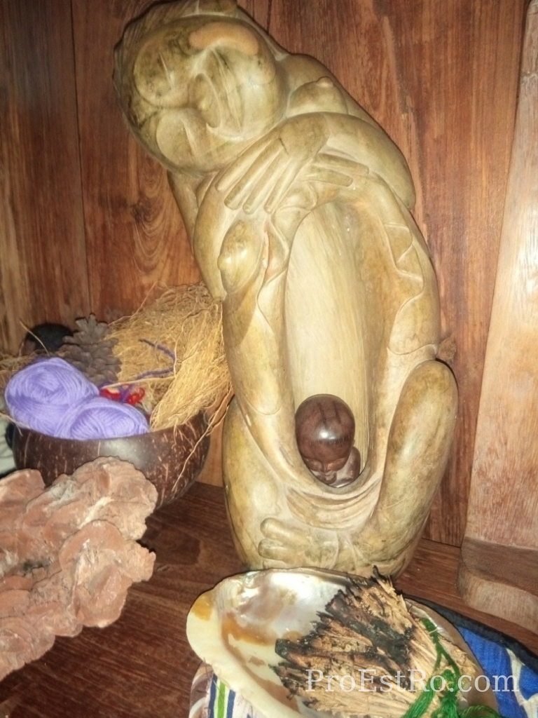 Statue in Ibu Robin's home